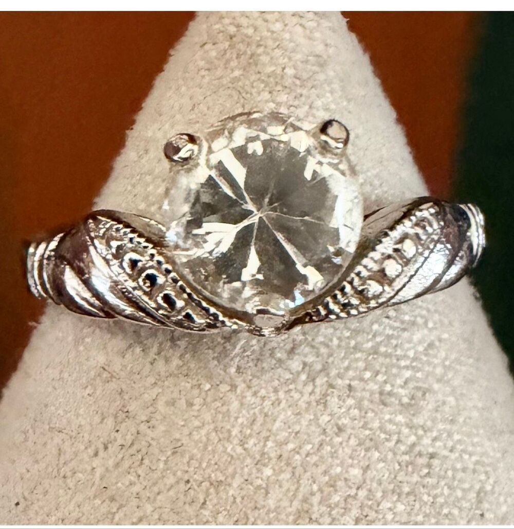 LIND Clear Rhinestone Solitaire Ring - Picture 2 of 9